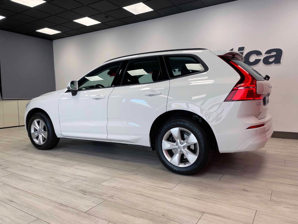 VOLVO XC60 2.0 B4 MOMENTUM AWD AUTO - IVA DEDUCIBILE - 7