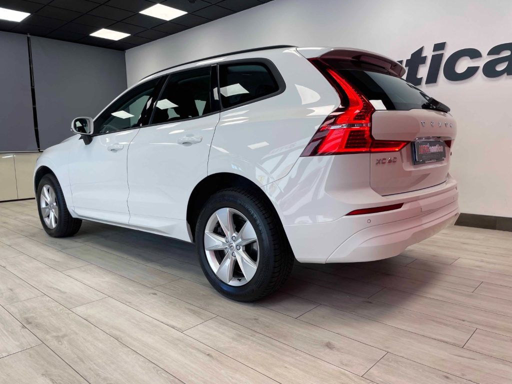 VOLVO XC60 2.0 B4 MOMENTUM AWD AUTO - IVA DEDUCIBILE - 8