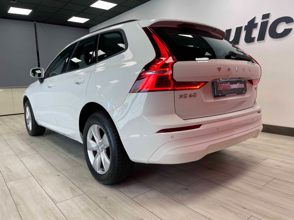 VOLVO XC60 2.0 B4 MOMENTUM AWD AUTO - IVA DEDUCIBILE - 9