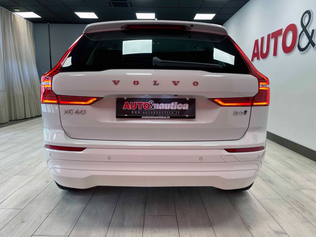 VOLVO XC60 2.0 B4 MOMENTUM AWD AUTO - IVA DEDUCIBILE - 10