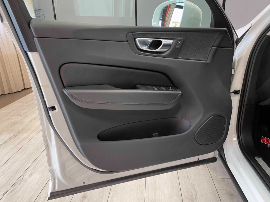 VOLVO XC60 2.0 B4 MOMENTUM AWD AUTO - IVA DEDUCIBILE - 15