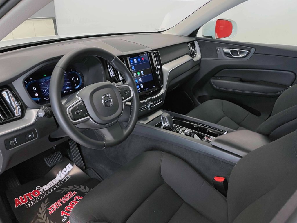 VOLVO XC60 2.0 B4 MOMENTUM AWD AUTO - IVA DEDUCIBILE - 16