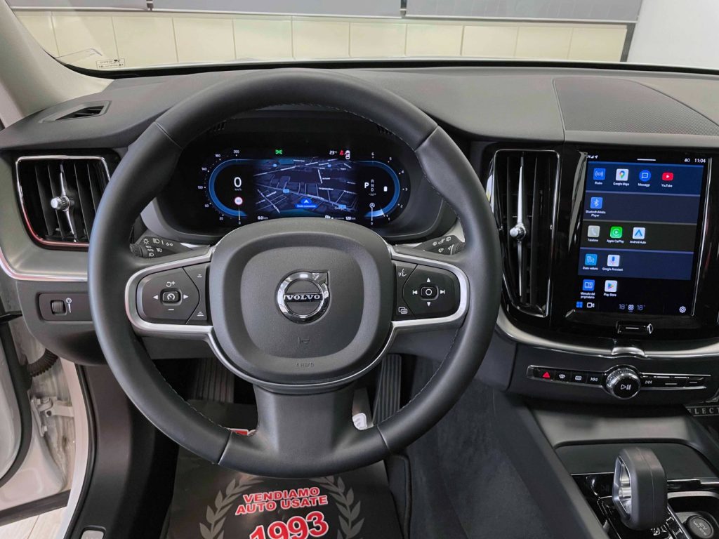 VOLVO XC60 2.0 B4 MOMENTUM AWD AUTO - IVA DEDUCIBILE - 19
