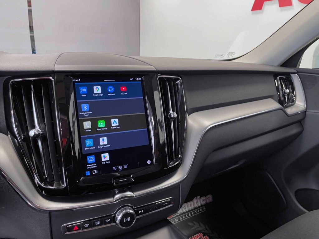 VOLVO XC60 2.0 B4 MOMENTUM AWD AUTO - IVA DEDUCIBILE - 21