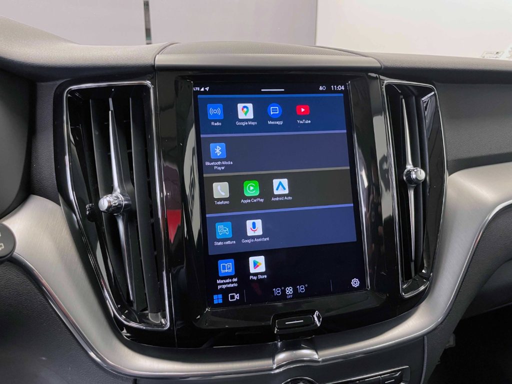 VOLVO XC60 2.0 B4 MOMENTUM AWD AUTO - IVA DEDUCIBILE - 22
