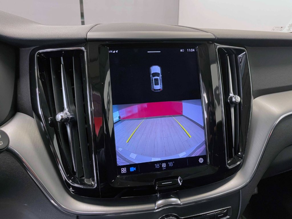 VOLVO XC60 2.0 B4 MOMENTUM AWD AUTO - IVA DEDUCIBILE - 25