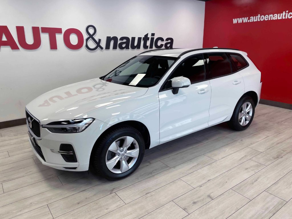 VOLVO XC60 2.0 B4 MOMENTUM AWD AUTO - IVA DEDUCIBILE - 32