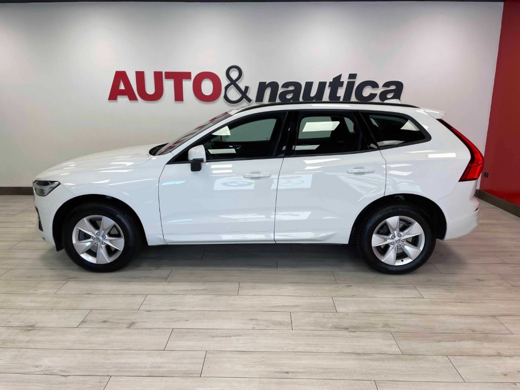 VOLVO XC60 2.0 B4 MOMENTUM AWD AUTO - IVA DEDUCIBILE - 35