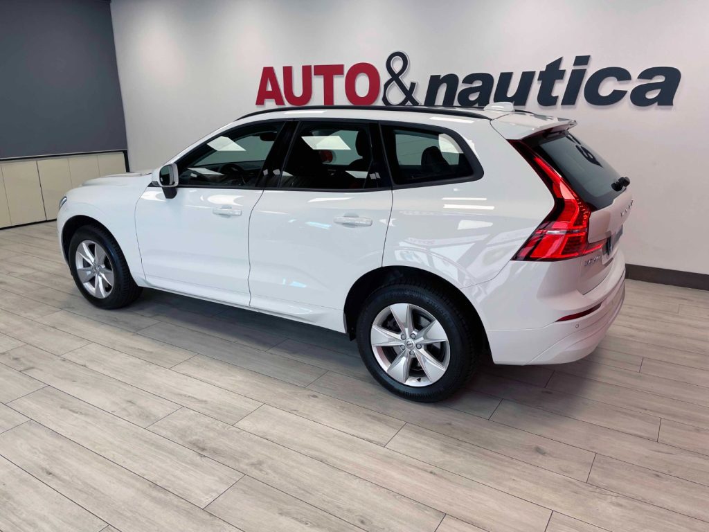 VOLVO XC60 2.0 B4 MOMENTUM AWD AUTO - IVA DEDUCIBILE - 36