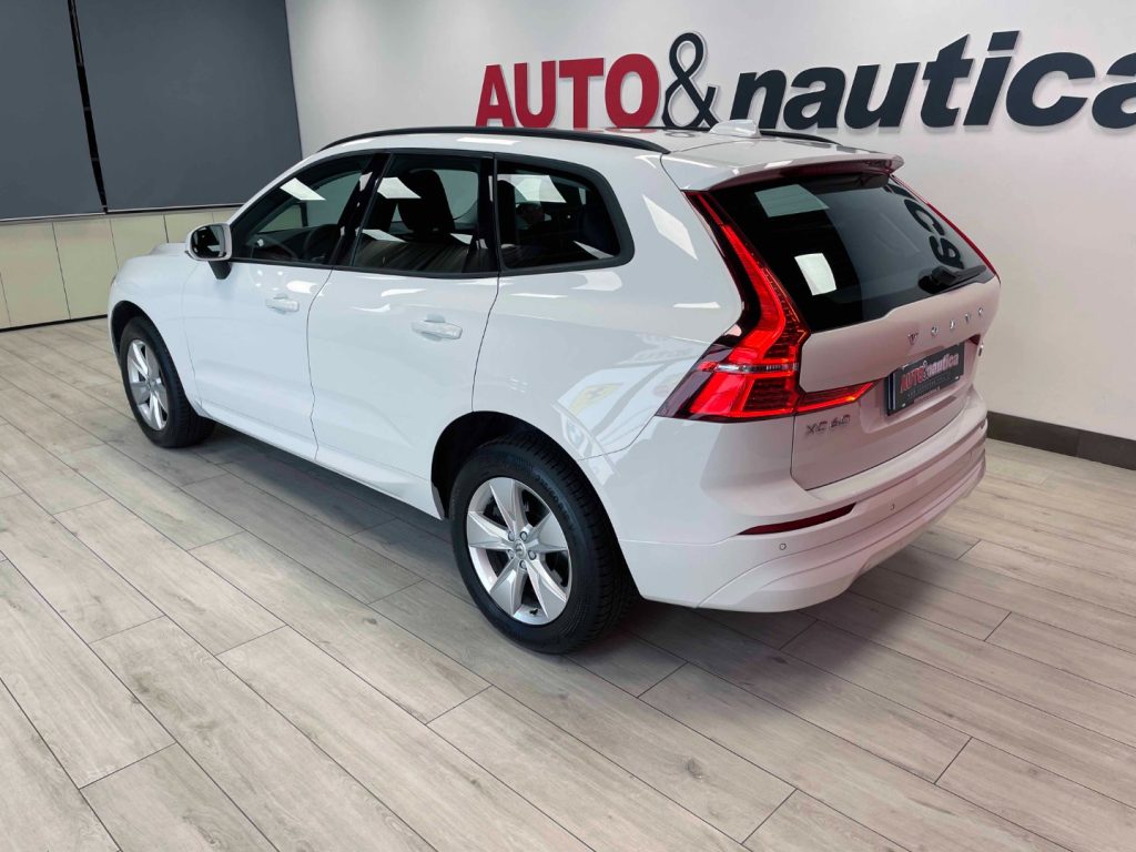 VOLVO XC60 2.0 B4 MOMENTUM AWD AUTO - IVA DEDUCIBILE - 37