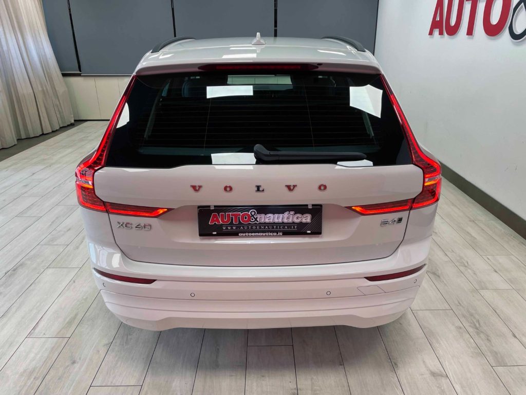 VOLVO XC60 2.0 B4 MOMENTUM AWD AUTO - IVA DEDUCIBILE - 38