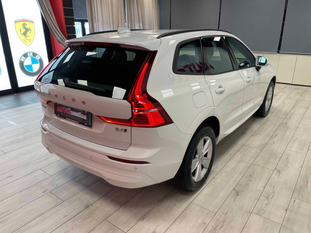 VOLVO XC60 2.0 B4 MOMENTUM AWD AUTO - IVA DEDUCIBILE - 39