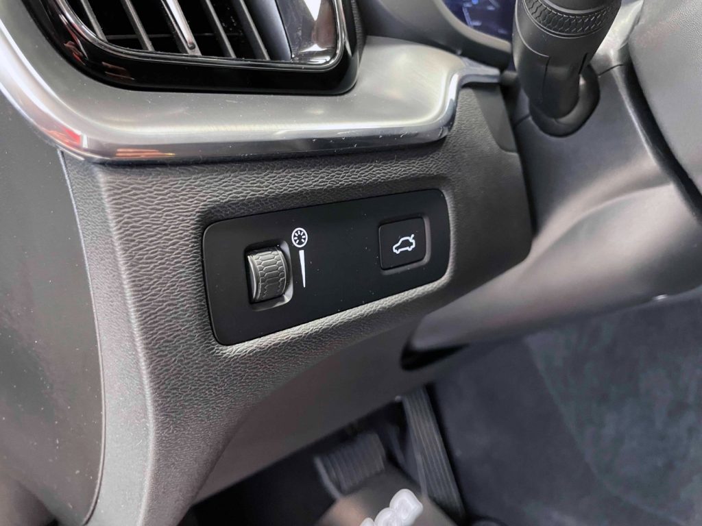 VOLVO XC60 2.0 B4 MOMENTUM AWD AUTO - IVA DEDUCIBILE - 40
