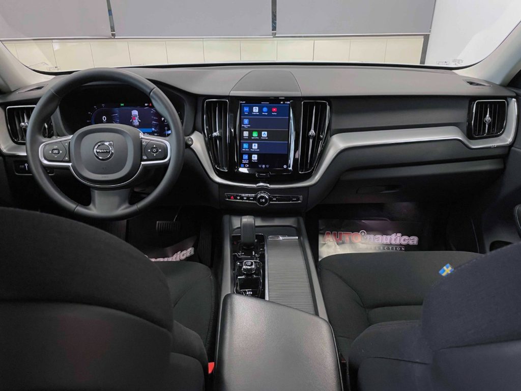 VOLVO XC60 2.0 B4 MOMENTUM AWD AUTO - IVA DEDUCIBILE - 49