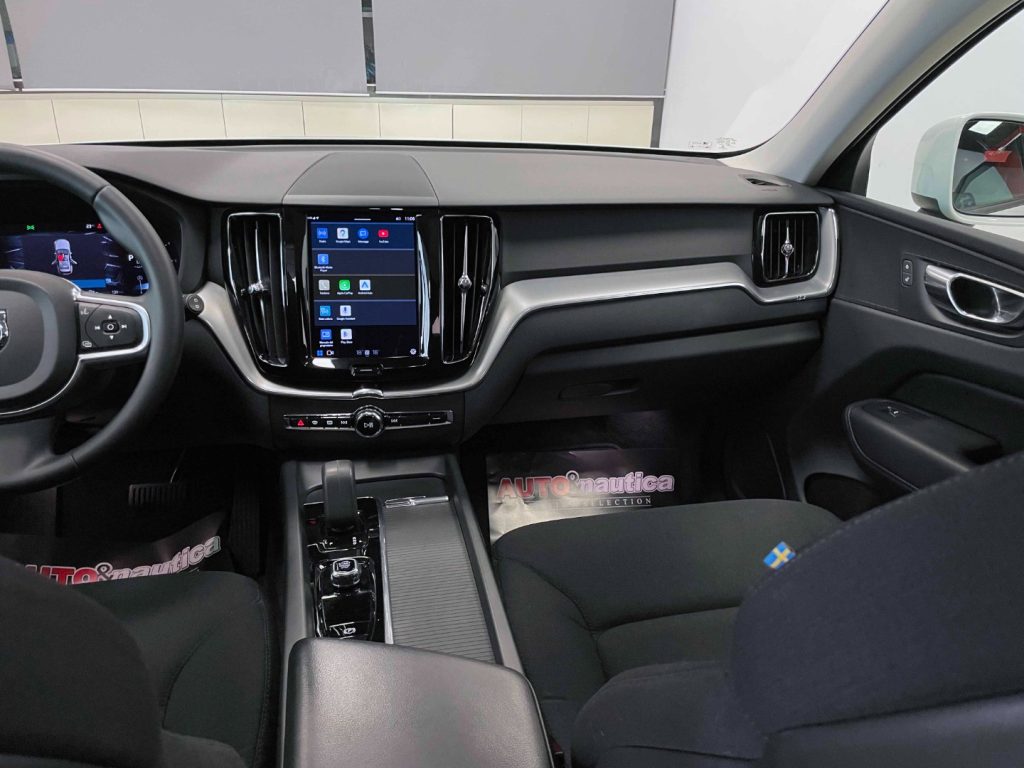 VOLVO XC60 2.0 B4 MOMENTUM AWD AUTO - IVA DEDUCIBILE - 51
