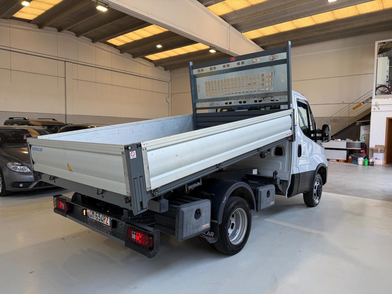 IVECO Daily 35C16H BTor3.0HPT PC-RGCabinato ribaltabile trilat - 5