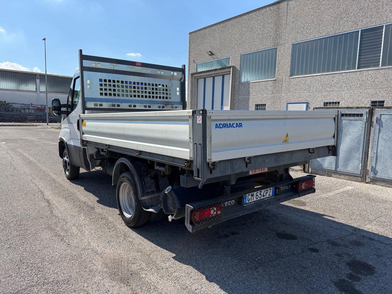 IVECO Daily 35C16H BTor3.0HPT PC-RGCabinato ribaltabile trilat - 3