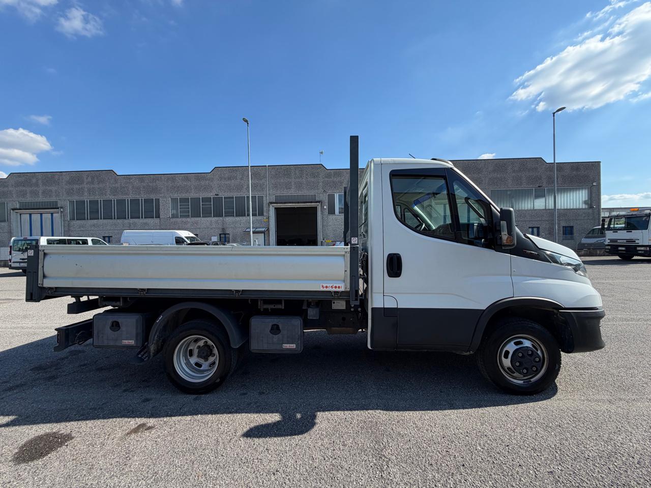 IVECO Daily 35C16H BTor3.0HPT PC-RGCabinato ribaltabile trilat - 6