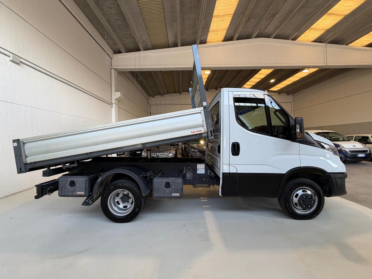 IVECO Daily 35C16H BTor3.0HPT PC-RGCabinato ribaltabile trilat - 6