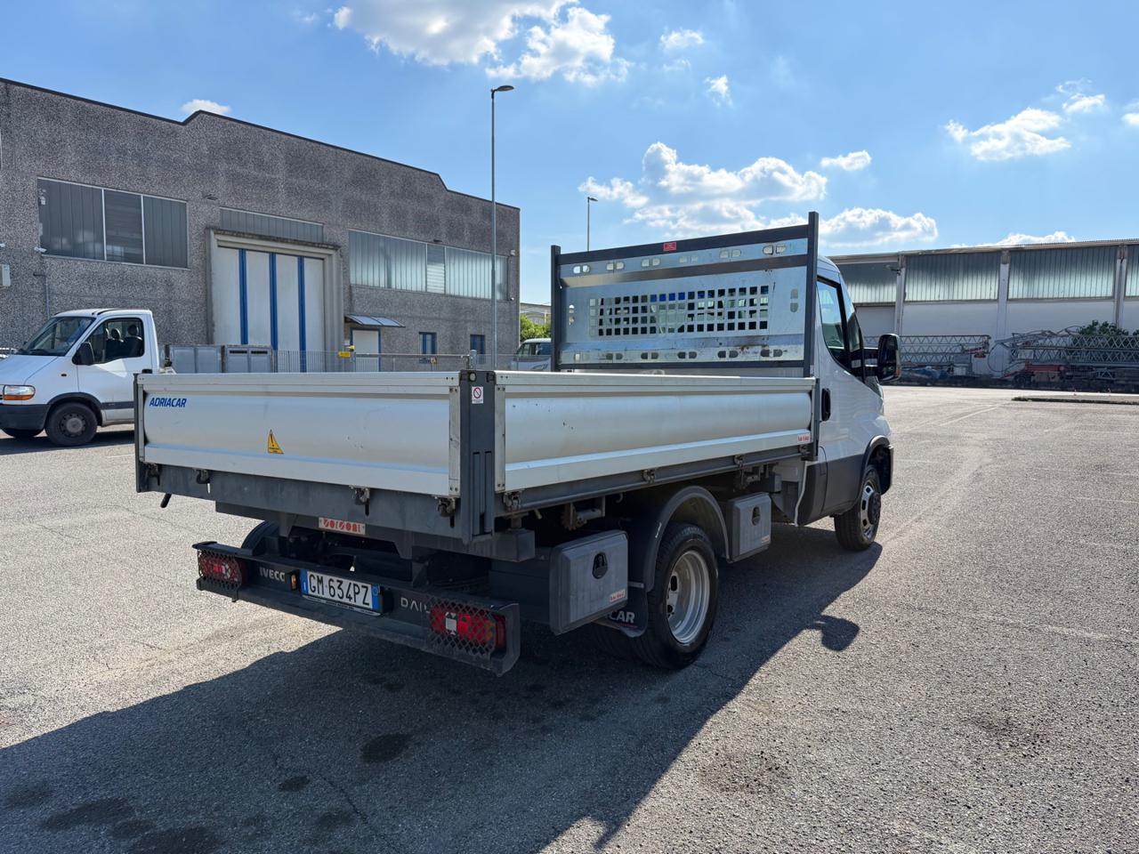 IVECO Daily 35C16H BTor3.0HPT PC-RGCabinato ribaltabile trilat - 5