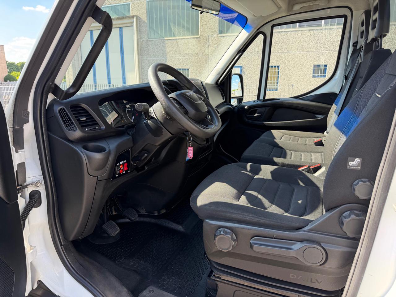 IVECO Daily 35C16H BTor3.0HPT PC-RGCabinato ribaltabile trilat - 11