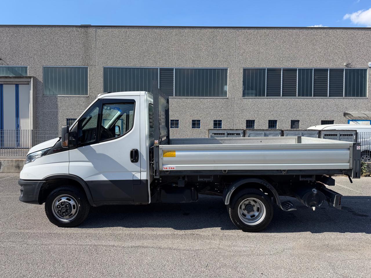 IVECO Daily 35C16H BTor3.0HPT PC-RGCabinato ribaltabile trilat - 2