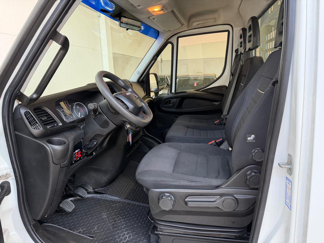IVECO Daily 35C16H BTor3.0HPT PC-RGCabinato ribaltabile trilat - 9
