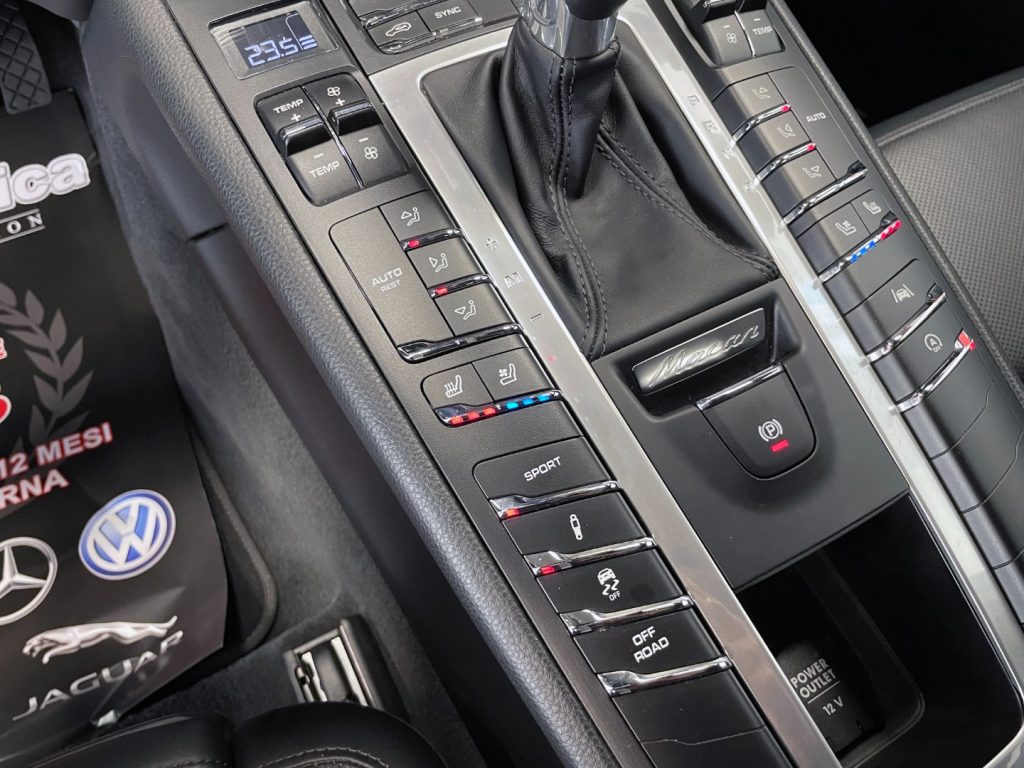 PORSCHE Macan 3.0 S 354CV PDK - 42