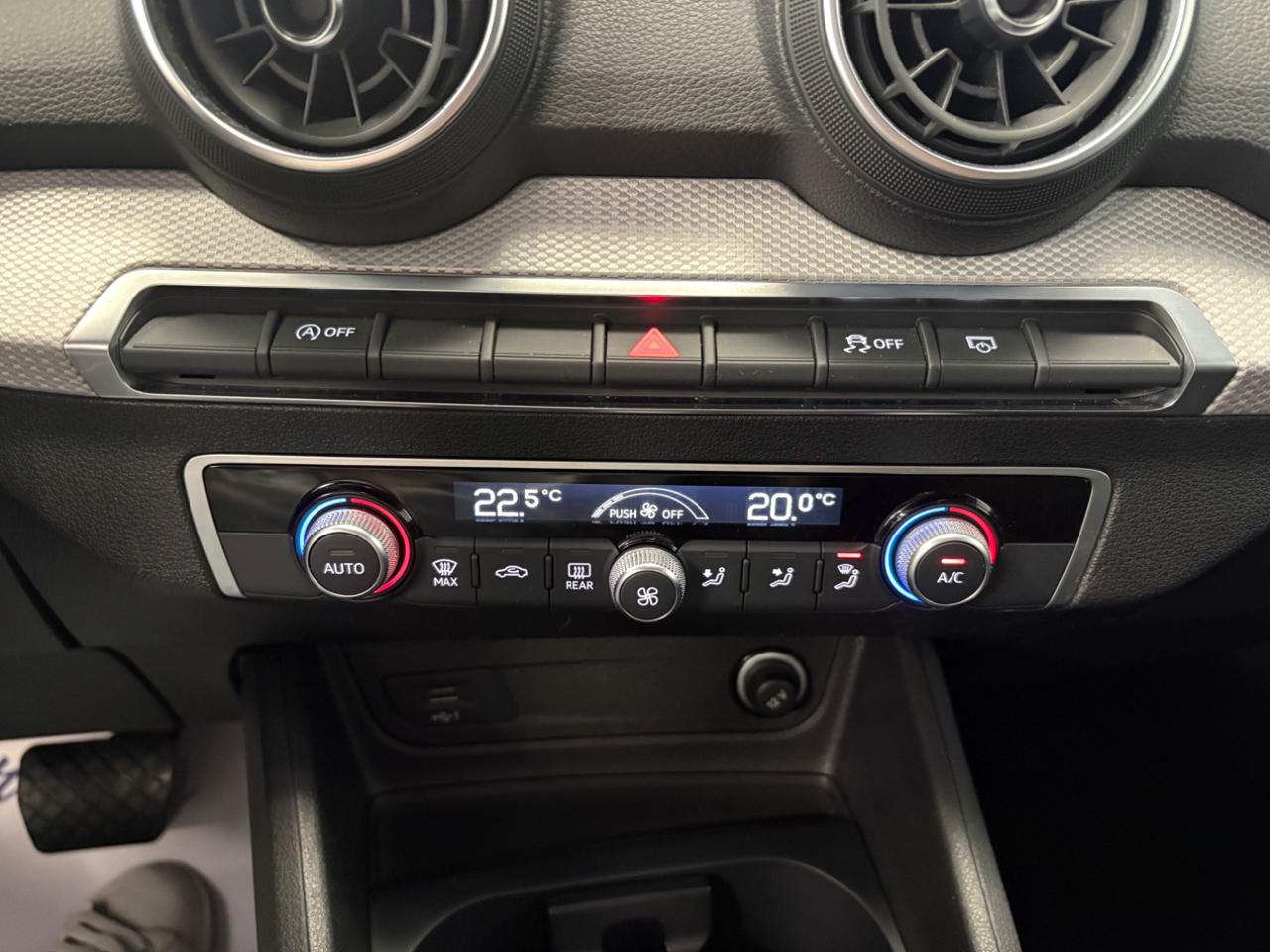AUDI Q2 30 TDI S tronic Business FARI LED - 12