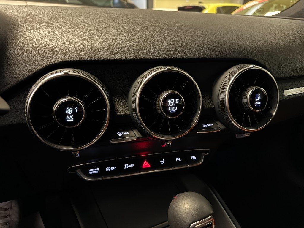 AUDI TT Coupé 40 TFSI STRONIC SLINE - 25