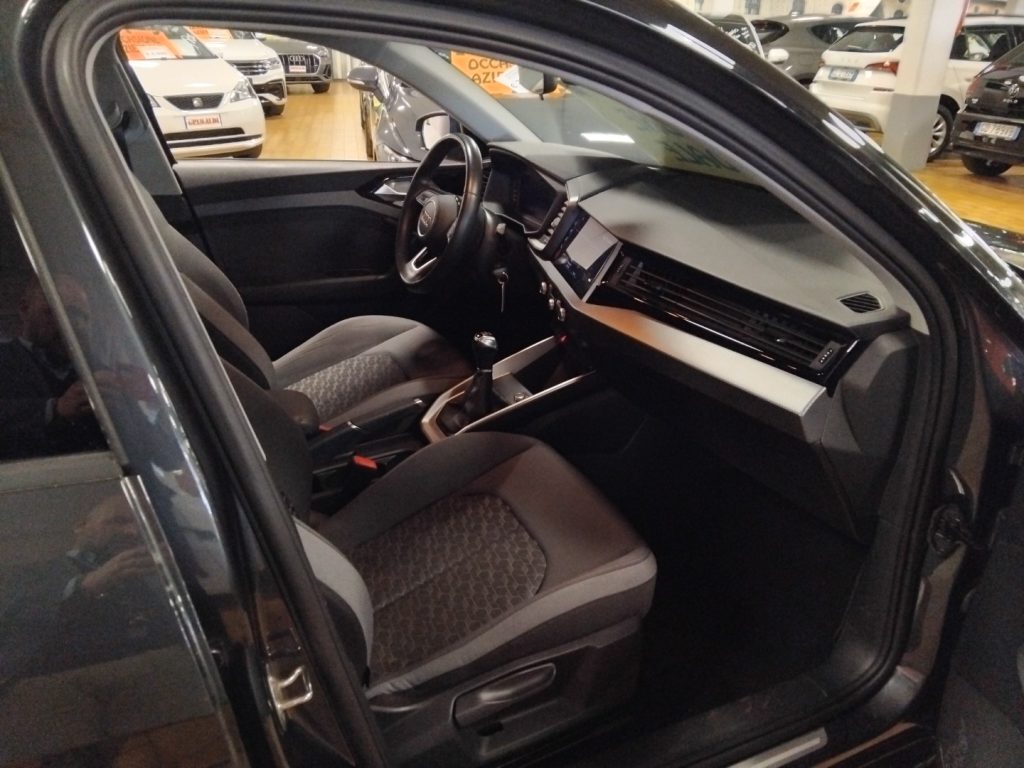 AUDI A1 SPORTBACK 30 TFSI Advanced 17 LED - 12