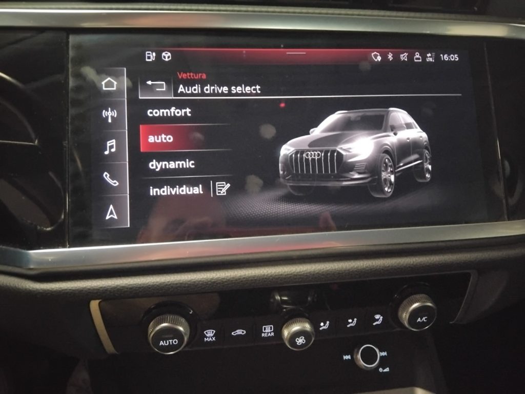 AUDI Q3 45 E TFSI S tronic S line edition PLUG IN HYBRID - 24