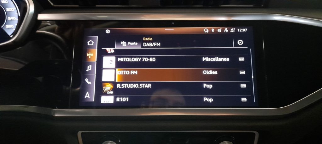 AUDI Q3 SPORTBACK 40 TDI quattro S tr. Bus. Plus 19 B&O - 17