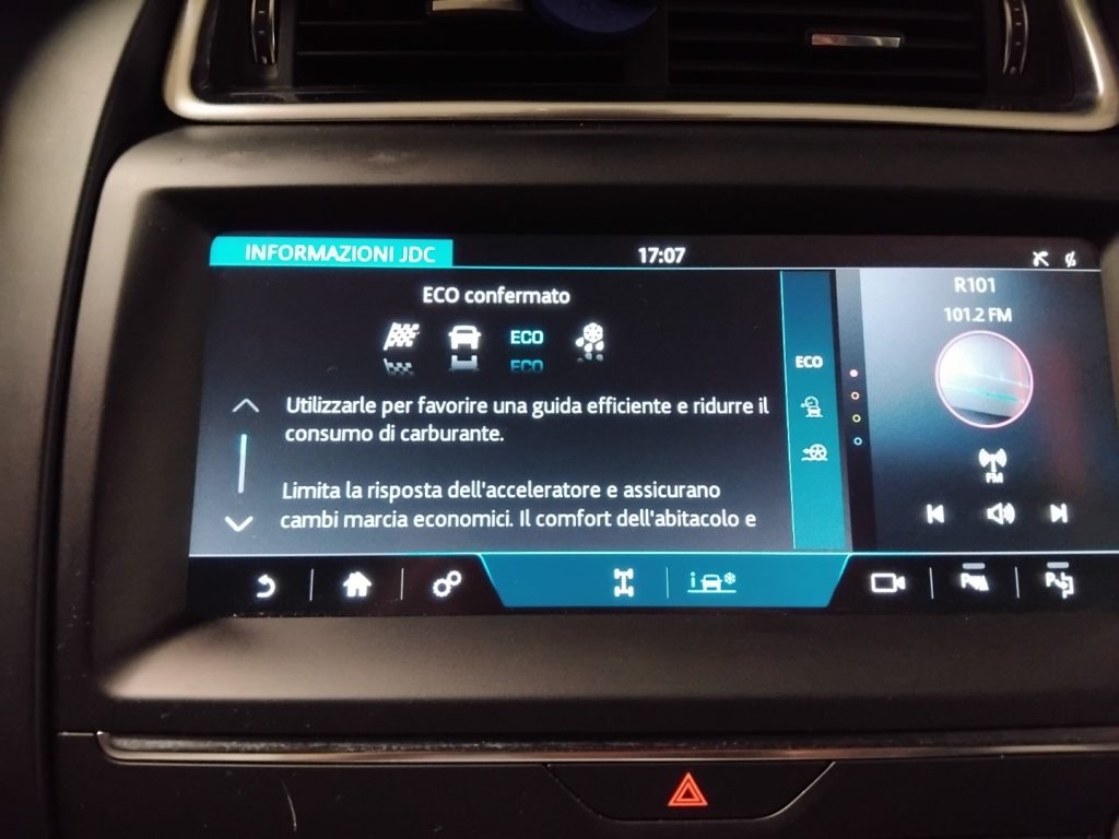 JAGUAR E-Pace 2.0 D 180 CV AWD aut. R-Dynamic S - 22