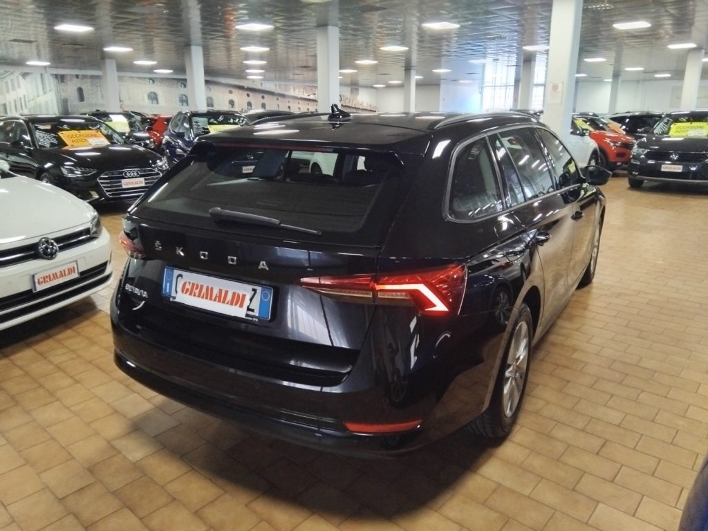 SKODA Octavia 2.0 TDI EVO SCR DSG Wagon Executive - 6