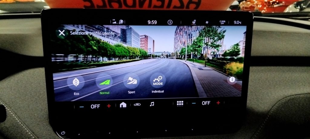 SKODA Enyaq iV 60 63 Kwh RANGE 434 KM - 19