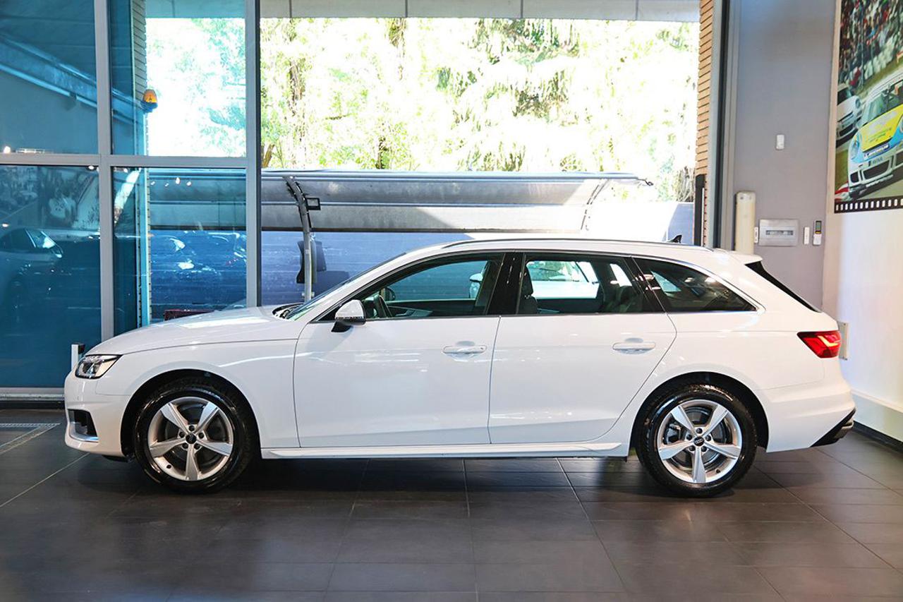 AUDI A4 30 TDI Avant S-Tronic Business Advanced - 3