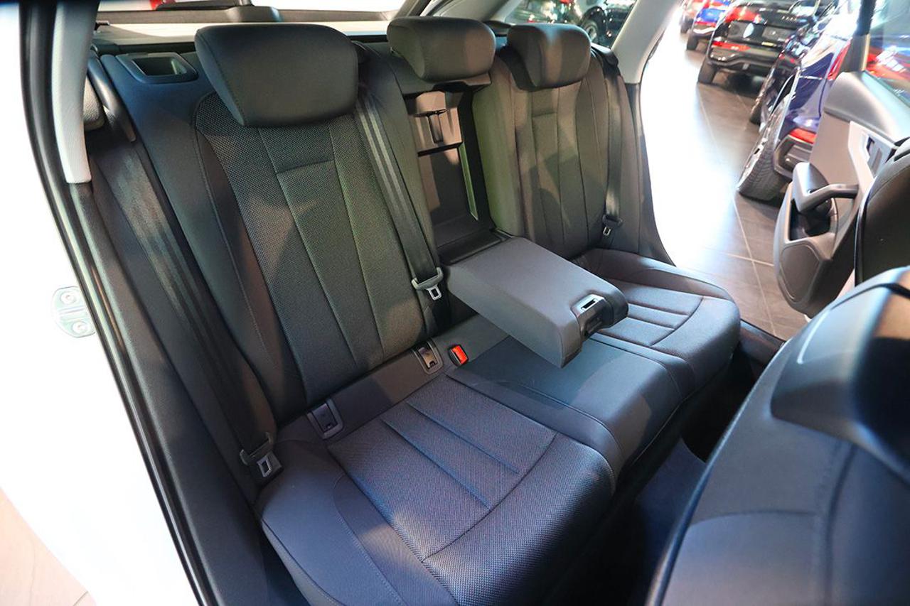 AUDI A4 30 TDI Avant S-Tronic Business Advanced - 20