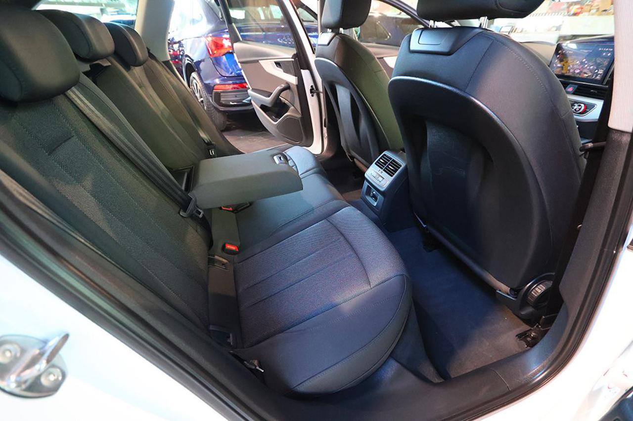 AUDI A4 30 TDI Avant S-Tronic Business Advanced - 19