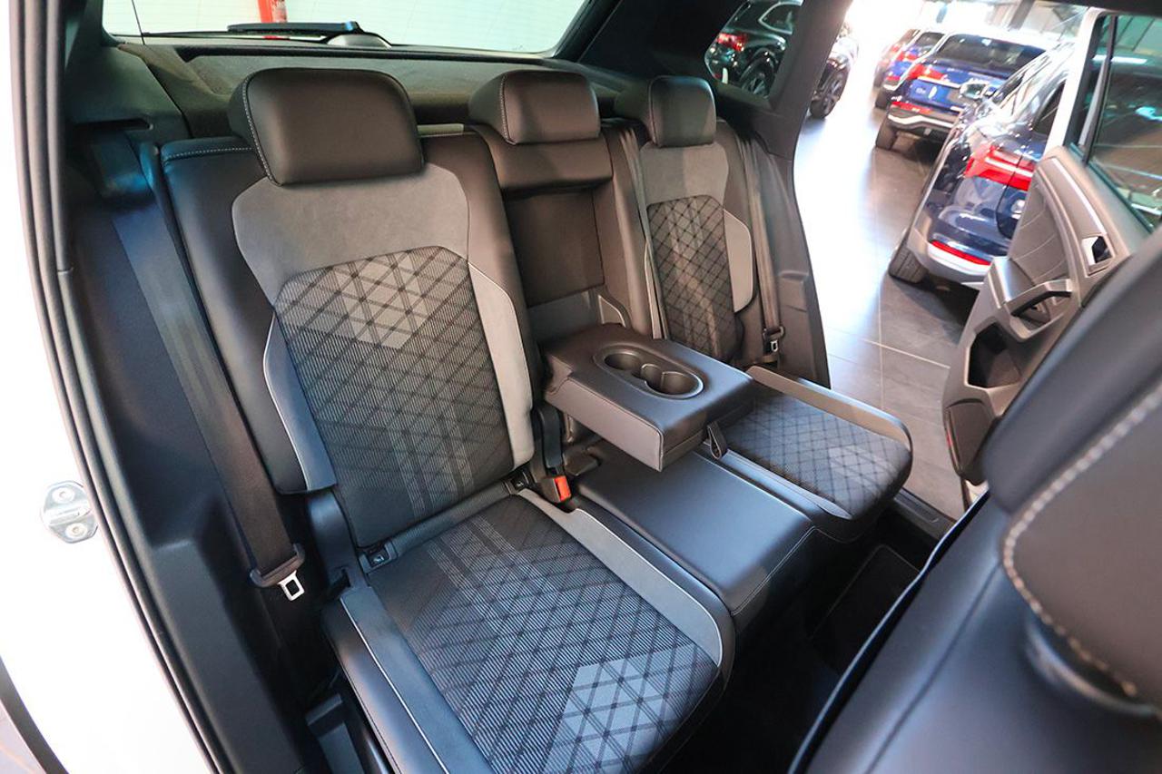 VOLKSWAGEN Tiguan 2.0 TDI 150cv SCR DSG R-Line - 19