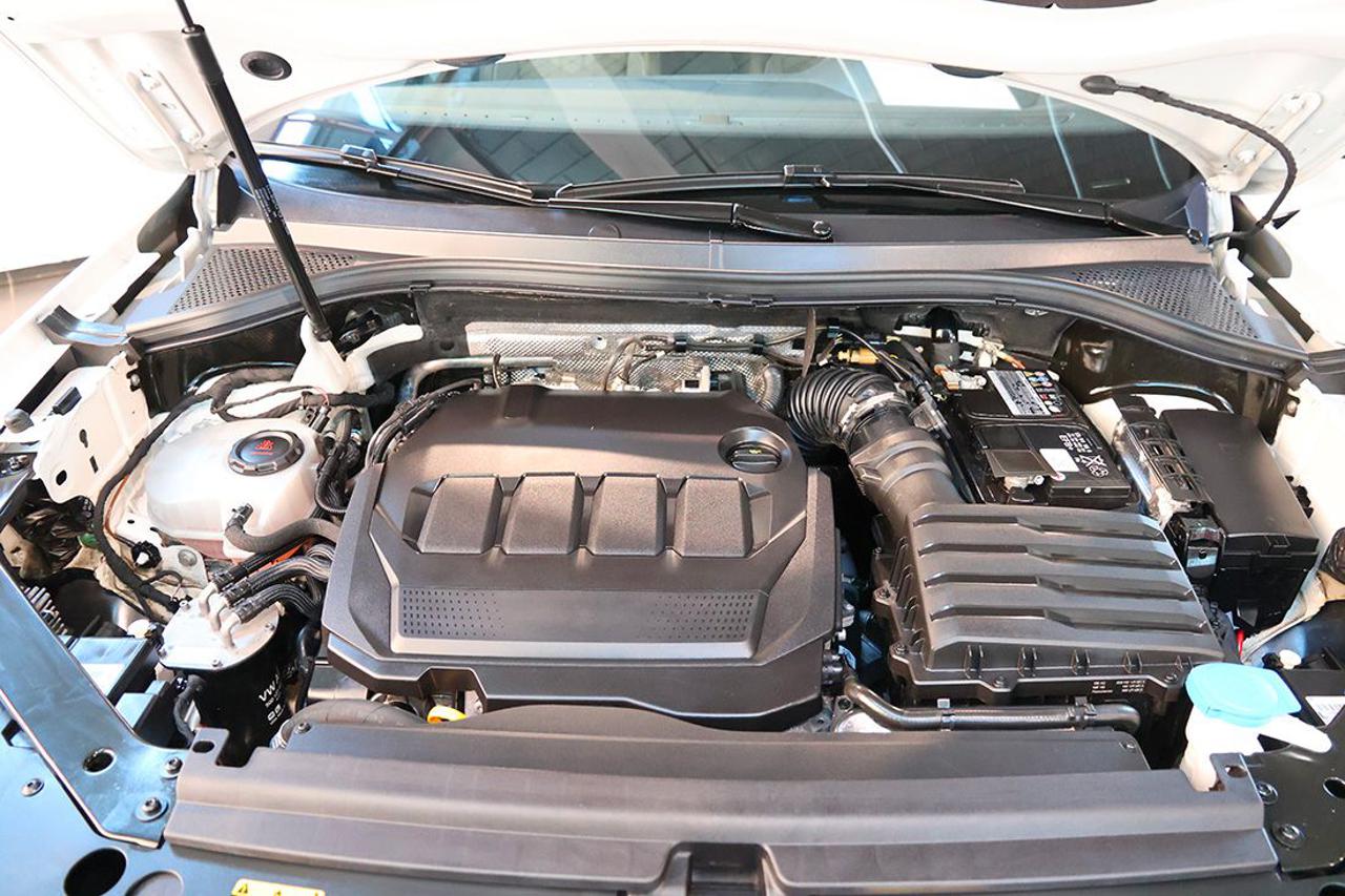 VOLKSWAGEN Tiguan 2.0 TDI 150cv SCR DSG R-Line - 11