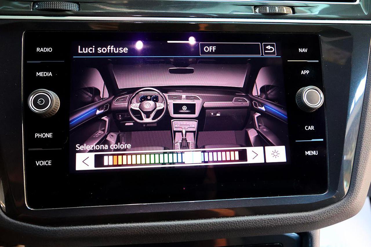 VOLKSWAGEN Tiguan 2.0 TDI 150cv SCR DSG R-Line - 27