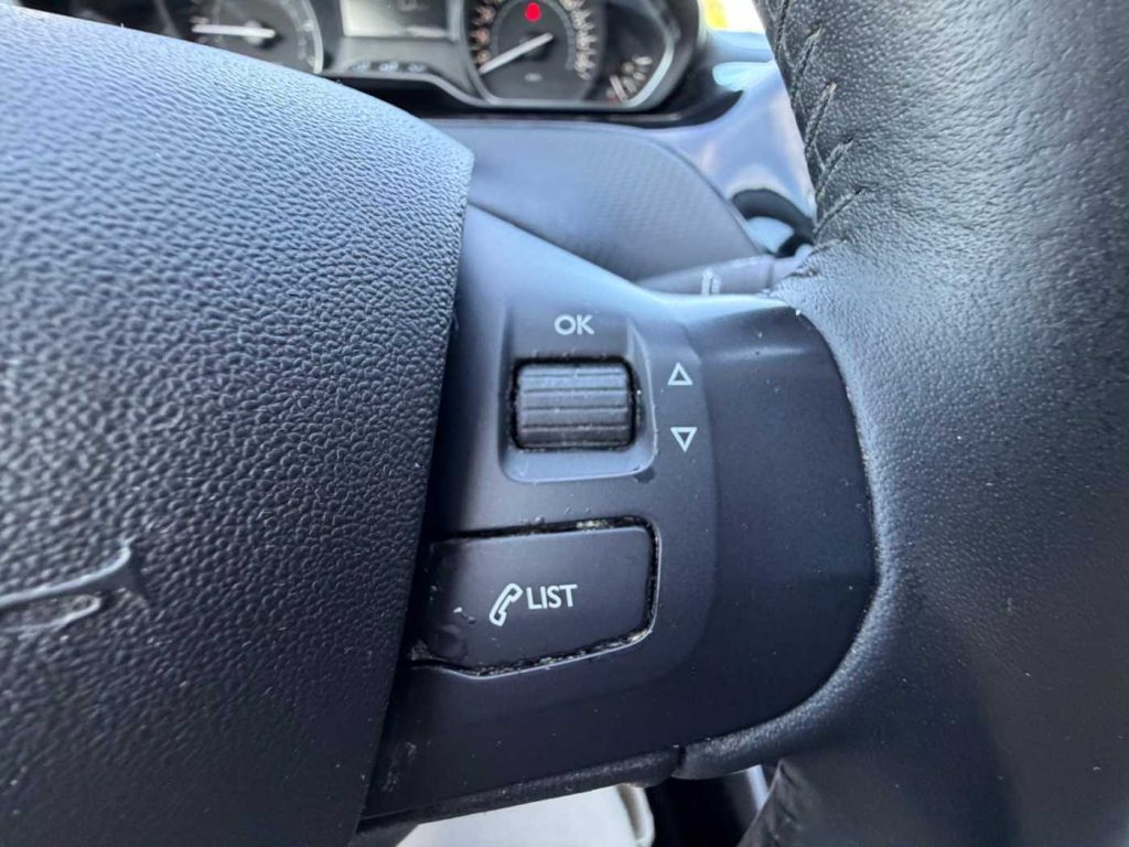PEUGEOT 2008 1° serie PureTech 82 Active - 16