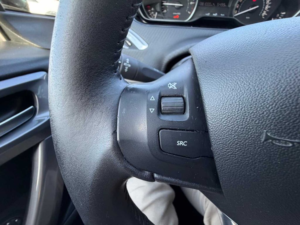 PEUGEOT 2008 1° serie PureTech 82 Active - 19