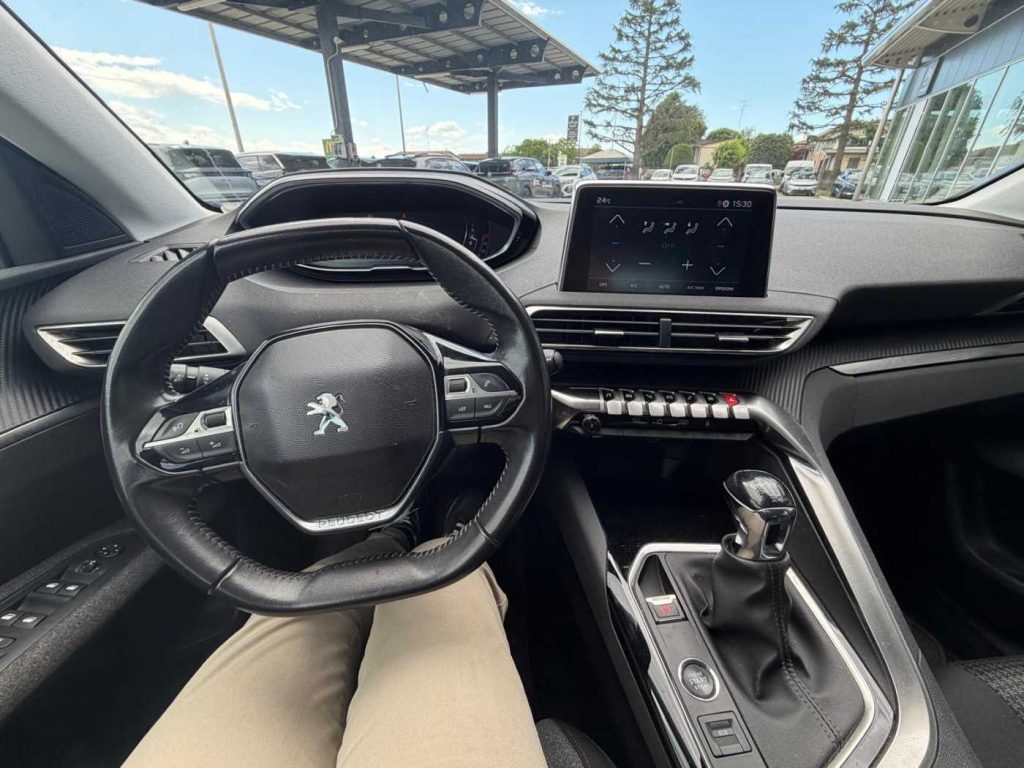 PEUGEOT 3008 BlueHDi 130 S&S Active - 17