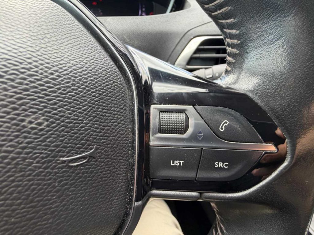 PEUGEOT 3008 BlueHDi 130 S&S Active - 21