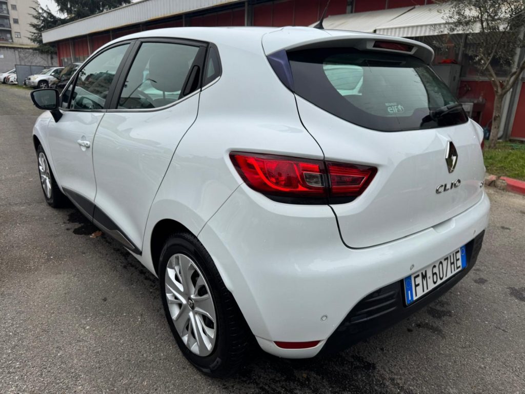 RENAULT Clio dCi 8V 75 CV  5 porte ENERGY INTENSE - 6