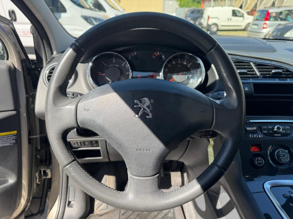PEUGEOT 3008 BlueHDi 120 EAT6 S&S Allure - 8