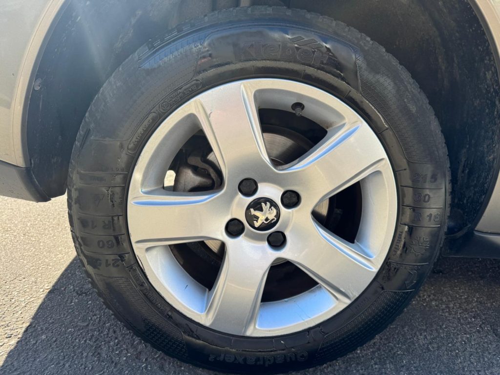 PEUGEOT 3008 BlueHDi 120 EAT6 S&S Allure - 20