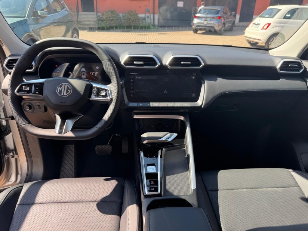 MG ZS 1.5 Hybrid+ 197CV LUXURY - 9